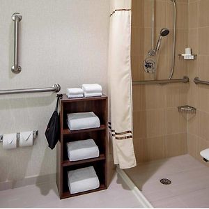 King Room Bath Tub Hearing Accessible or Non-Smoking